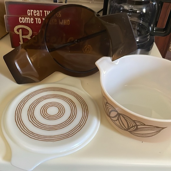 EUC Pyrex Cinderella Casserole with hugger and lid - Picture 4 of 4